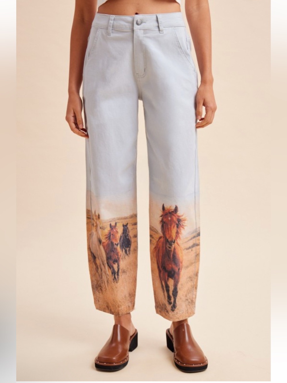 750. Comfort stretch horse photo printed denim tapered pants in grey